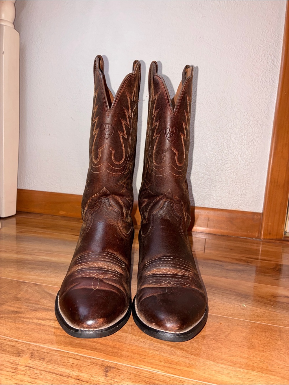 Ariat Women’s Heritage Round Toe Western Cowboy/Cowgirl Boots- size 9 B - Picture 4 of 11